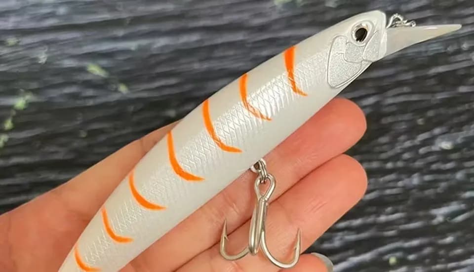 Small fishing hooks vs big fishing hooks